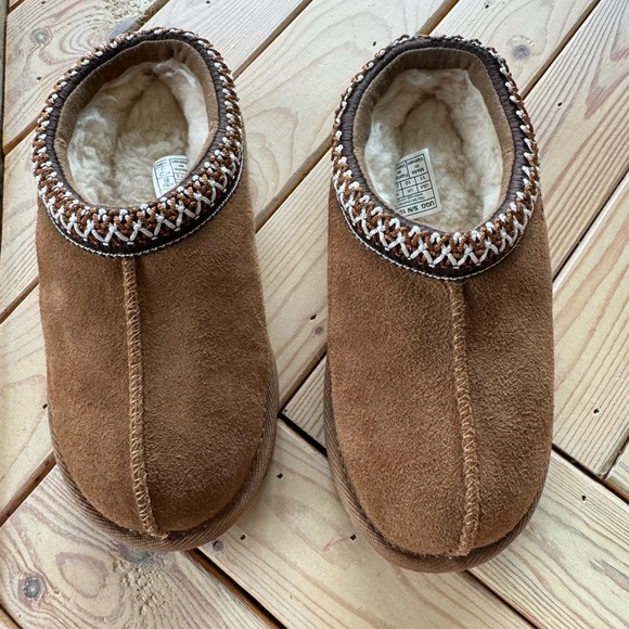 Toddler Tasman Uggs**** never worn! - Picture 2 of 4